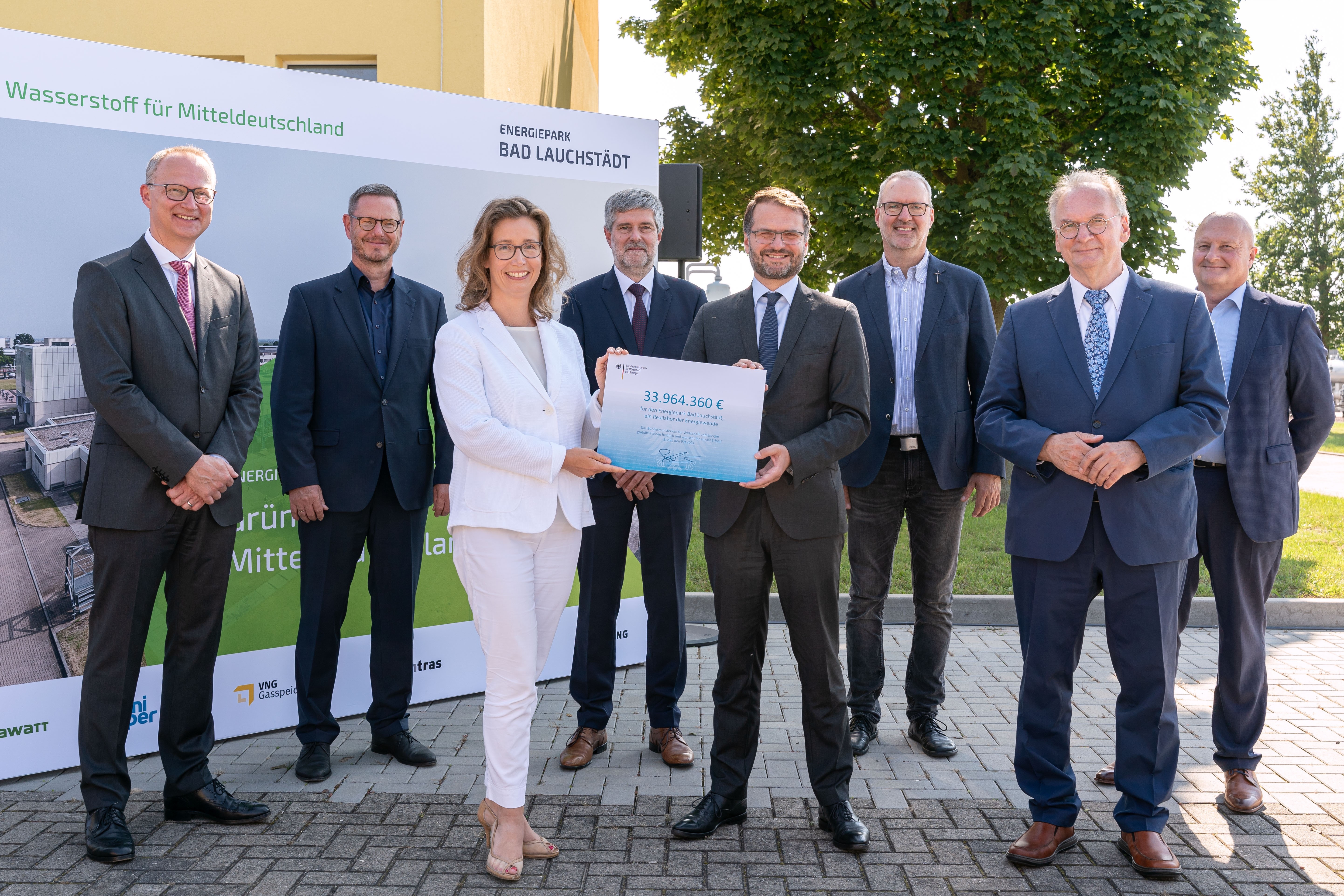 Übergabe Fördermittelbescheid Energiepark Bad Lauchstädt Übergabe Fördermittelbescheid Energiepark Bad Lauchstädt