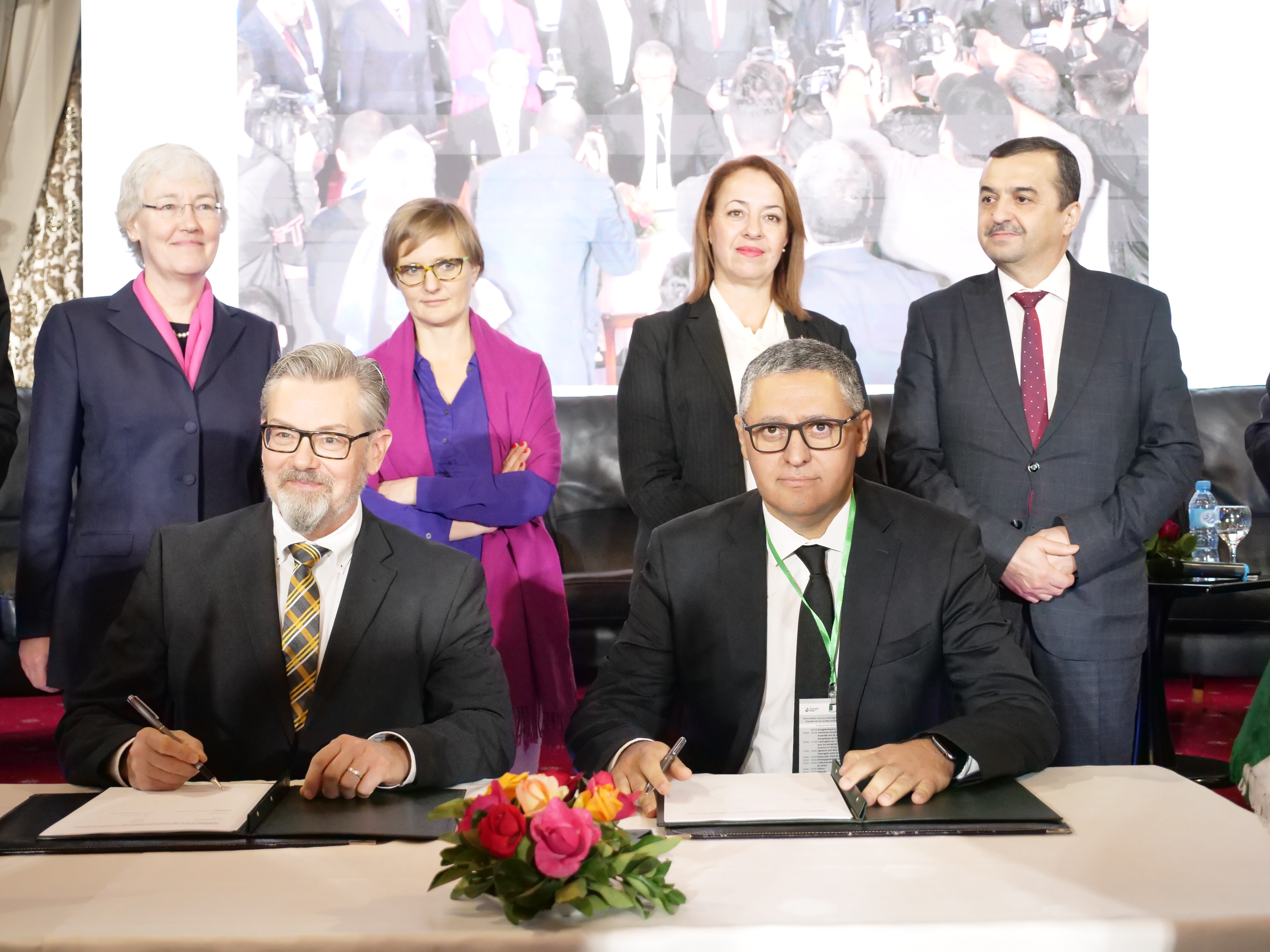Deutsch-Algerische Wasserstoffpartnerschaft: VNG kooperiert mit algeri-schem Energieunternehmen Sonatrach im grünen Wasserstoffbereich