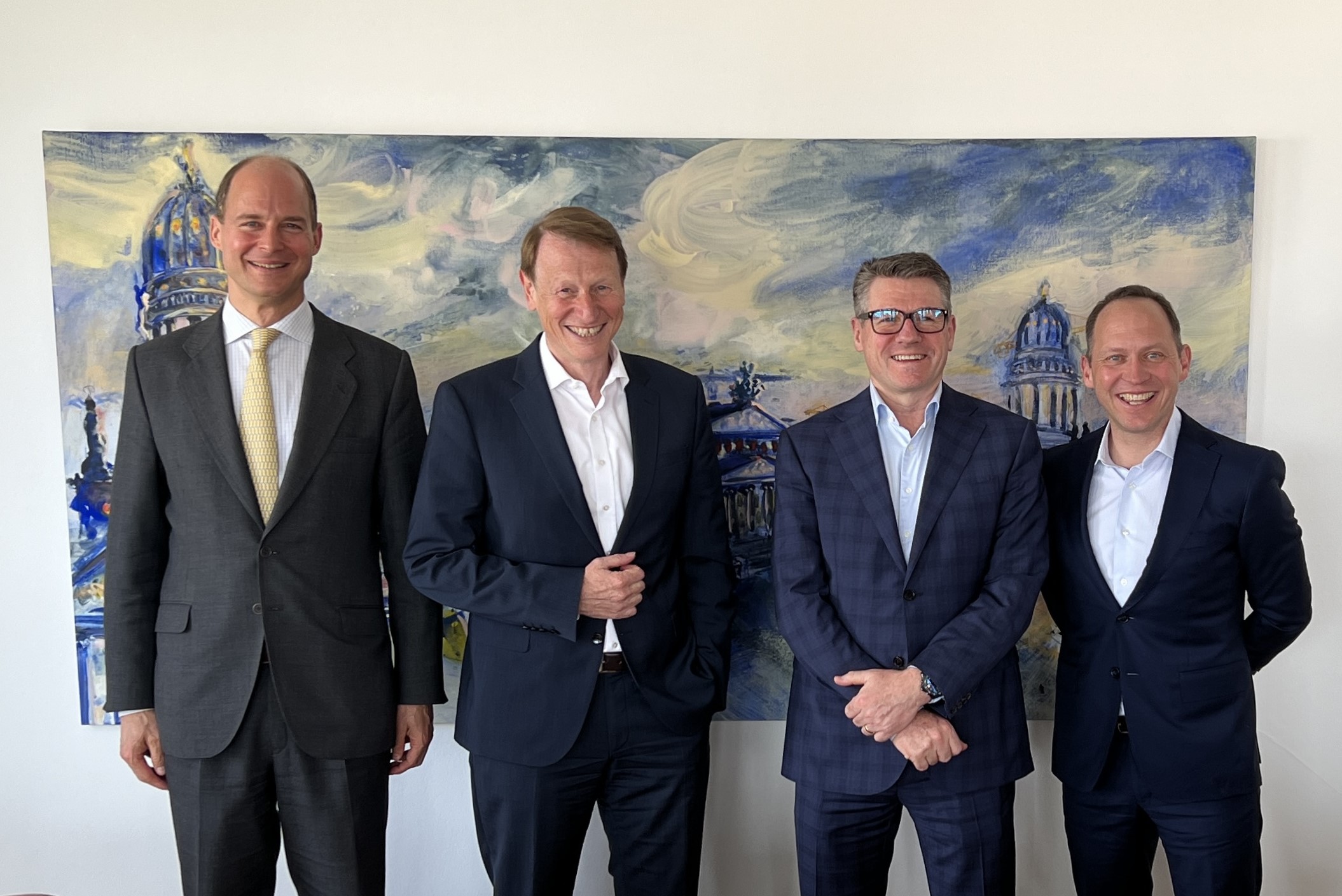 Pressebild VNG und Vår Energi verlängeren Gasliefervertrag um weitere 12 Jahre Konstantin von Oldenburg (VNG H&V), Ulf Heitmüller (VNG), Nick Walker (Var Energi) und Tørger Rød (Var Energi) verlängern Gasliefervertrag um weitere 12 Jahre