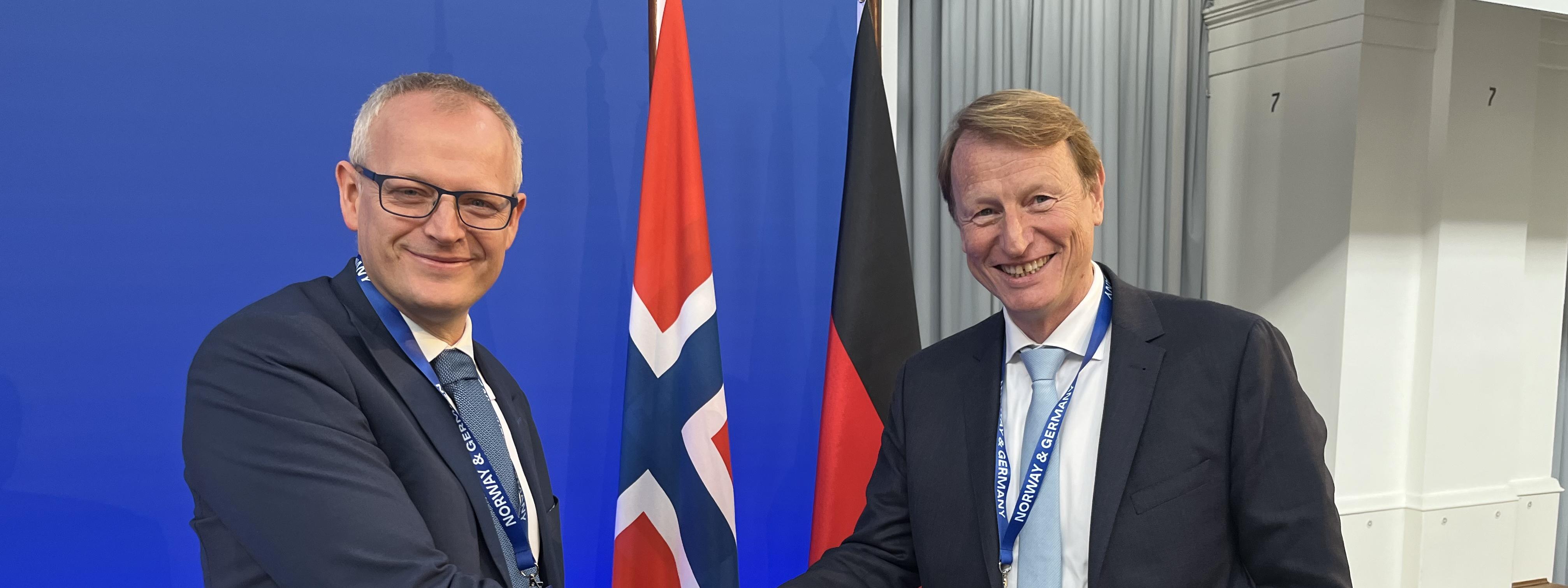 Bjørgulf Haukelidsæter Eidesen, CEO von Horisont Energi und Ulf Heitmüller, CEO der VNG AG